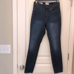 😊 Women’s high rise, skinny, dark wash, universal thread, jeans, size 6😊NWOT